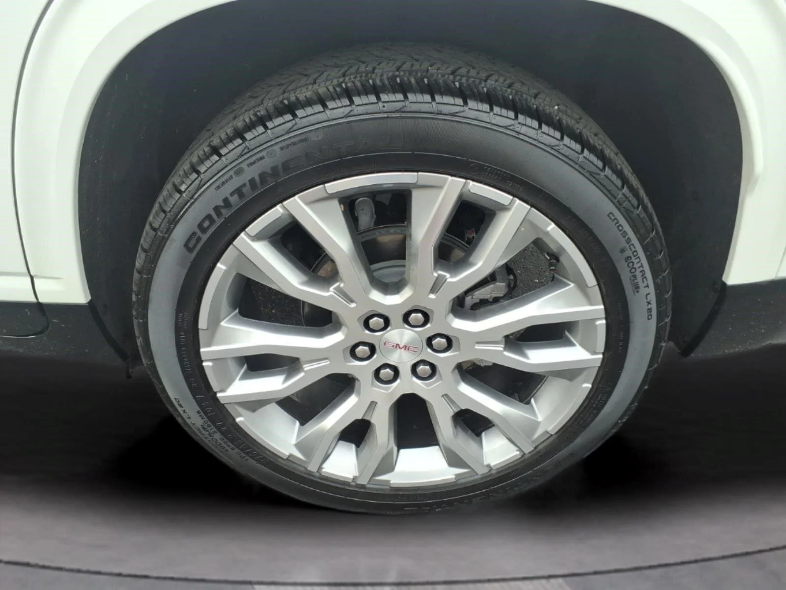 Used 2025 White Frost Tricoat GMC Denali image 10
