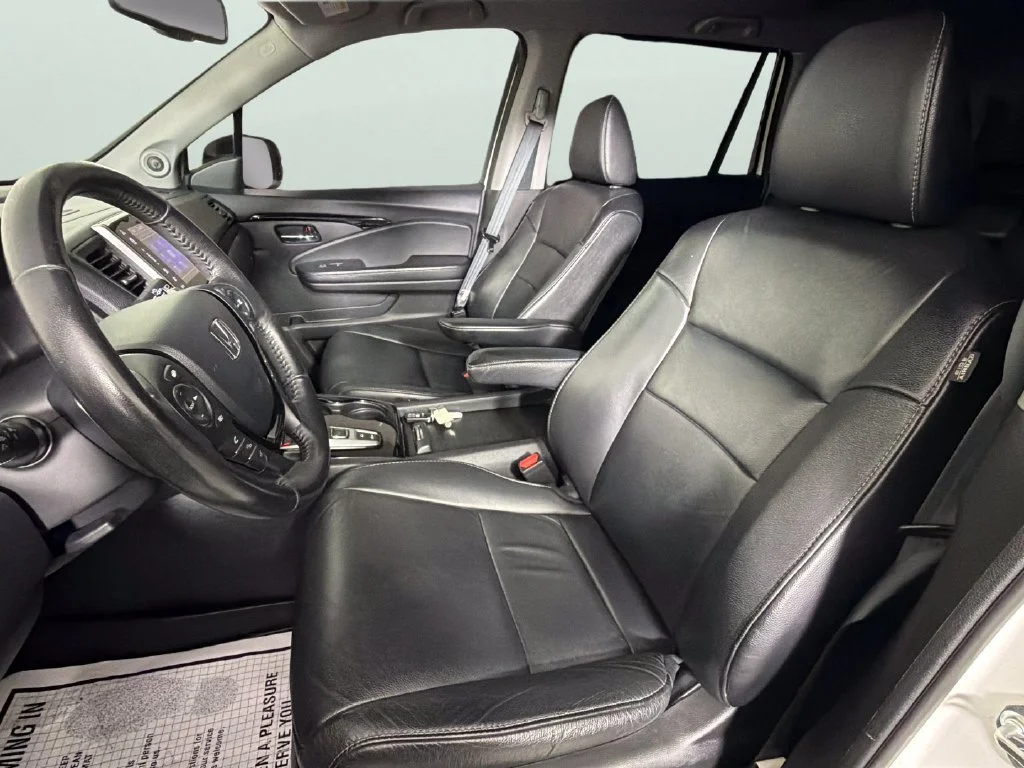 Used 2018 White Honda Touring image 18