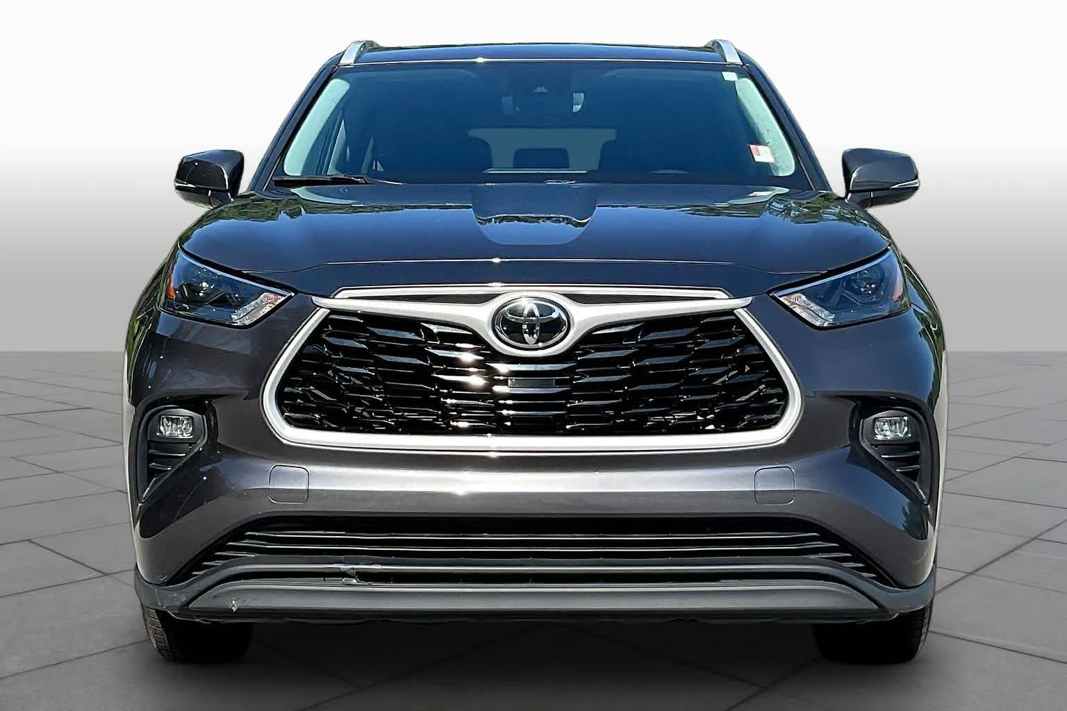 Used 2023 Magnetic Gray Metallic Toyota XLE image 4