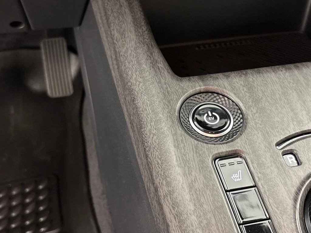 Used 2025 Black Kia Wind image 37
