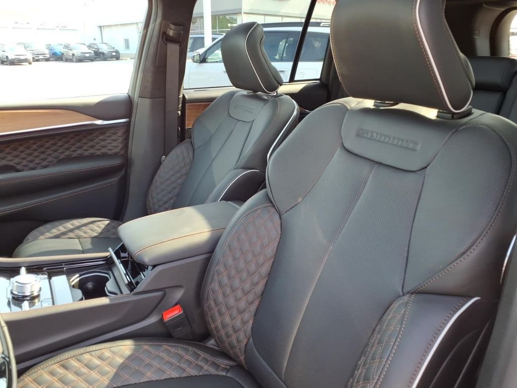 New 2026 Silver Zynith Exterior Paint Jeep Summit image 10