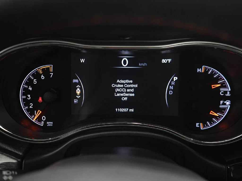 Used 2018 Bright White Clearcoat Jeep Trailhawk image 25