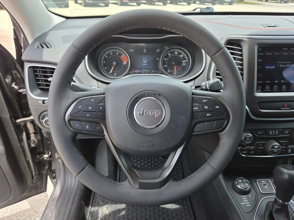 Used 2022 Granite Crystal Metallic Clearcoat Jeep Trailhawk image 32