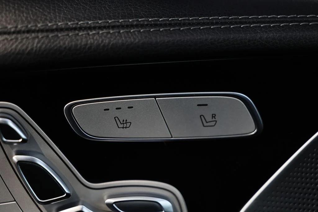 Used 2020 Brilliant Blue Metallic Mercedes-Benz Base image 18