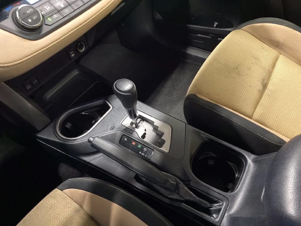 Used 2018 White Toyota XLE image 19