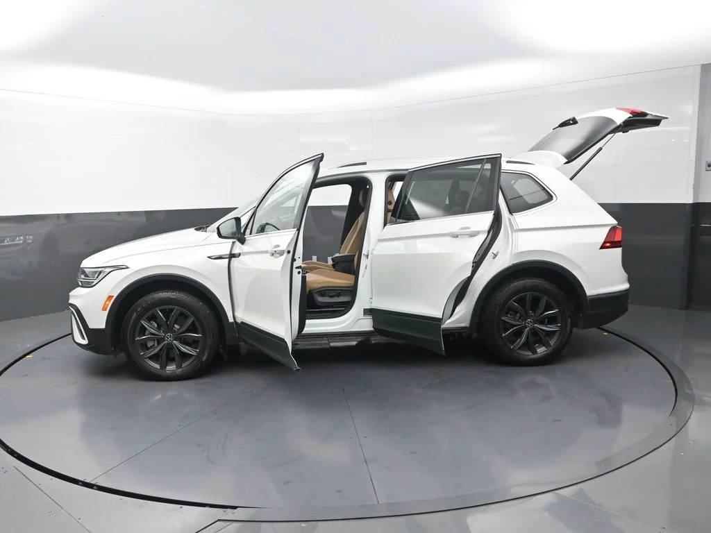 Used 2023 White Volkswagen 2.0T SE image 34