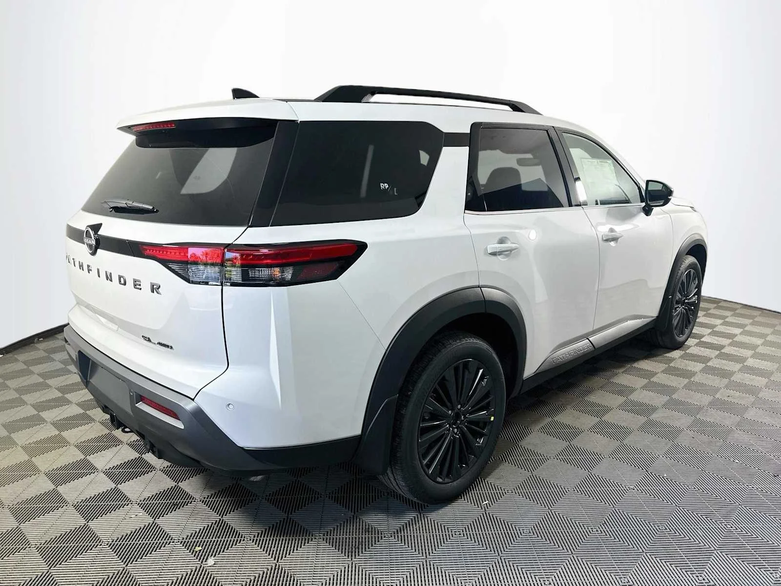New 2026 Everest White Pearl Tricoat Nissan SL image 2