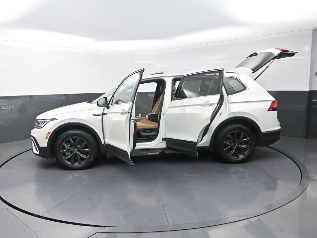 Used 2023 White Volkswagen 2.0T SE image 34