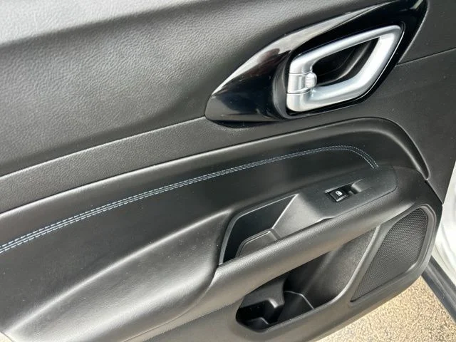 Used 2025 Silver Jeep Latitude image 21