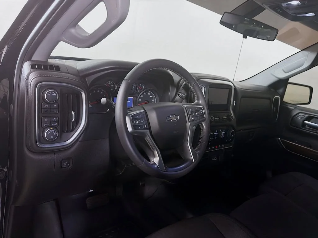 Used 2021 BLACK Chevrolet RST image 10