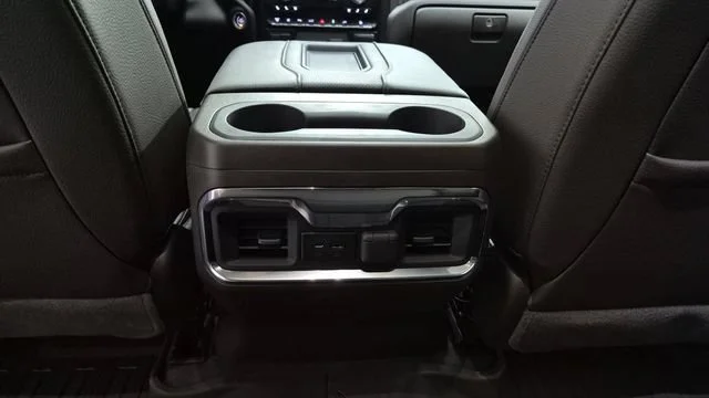 Used 2022 White Frost Tricoat GMC Denali image 27
