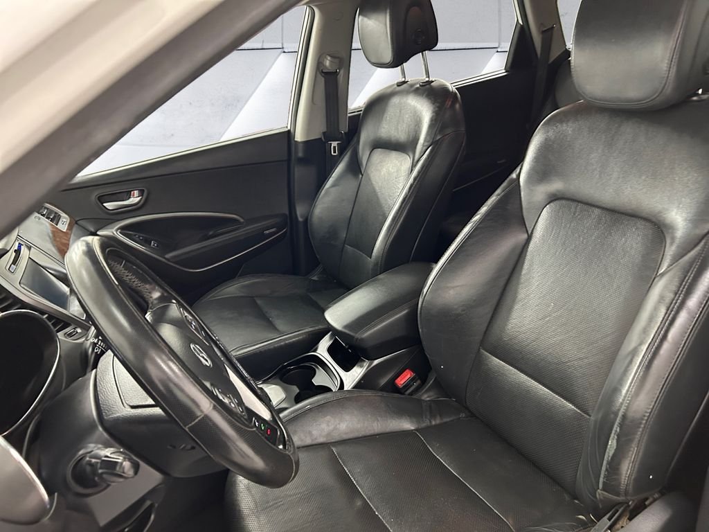 Used 2019 White Hyundai SE image 8