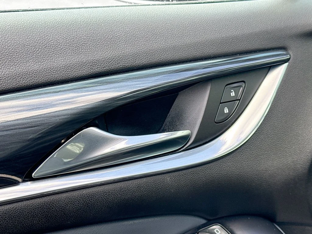 Used 2020  Buick Essence image 17