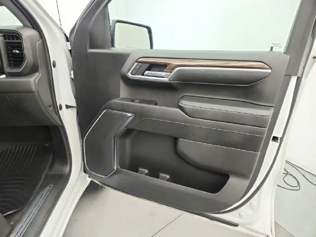 Used 2023 White Chevrolet LT image 25