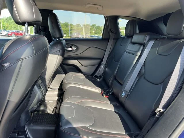 Used 2016 Blue Jeep Trailhawk image 12