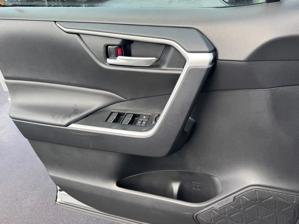 Used 2025 Silver Toyota XLE image 21