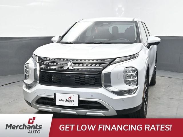 Used 2024 White Mitsubishi SE image 2