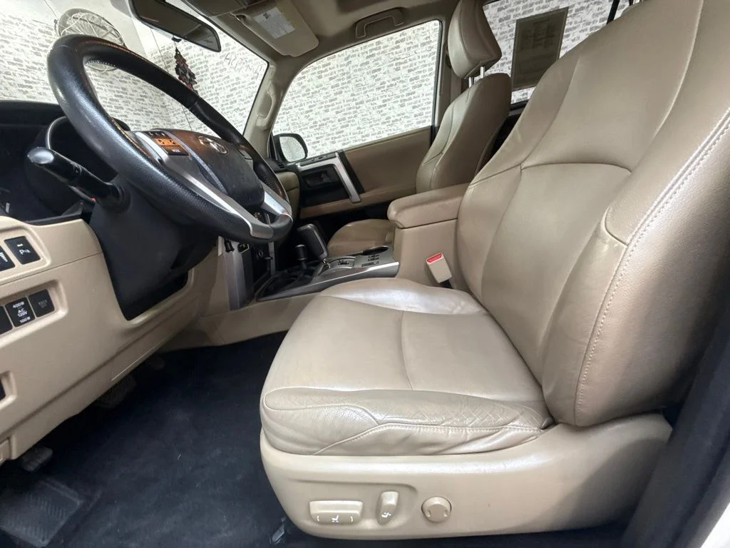 Used 2010 Blizzard Pearl Toyota SR5 image 23