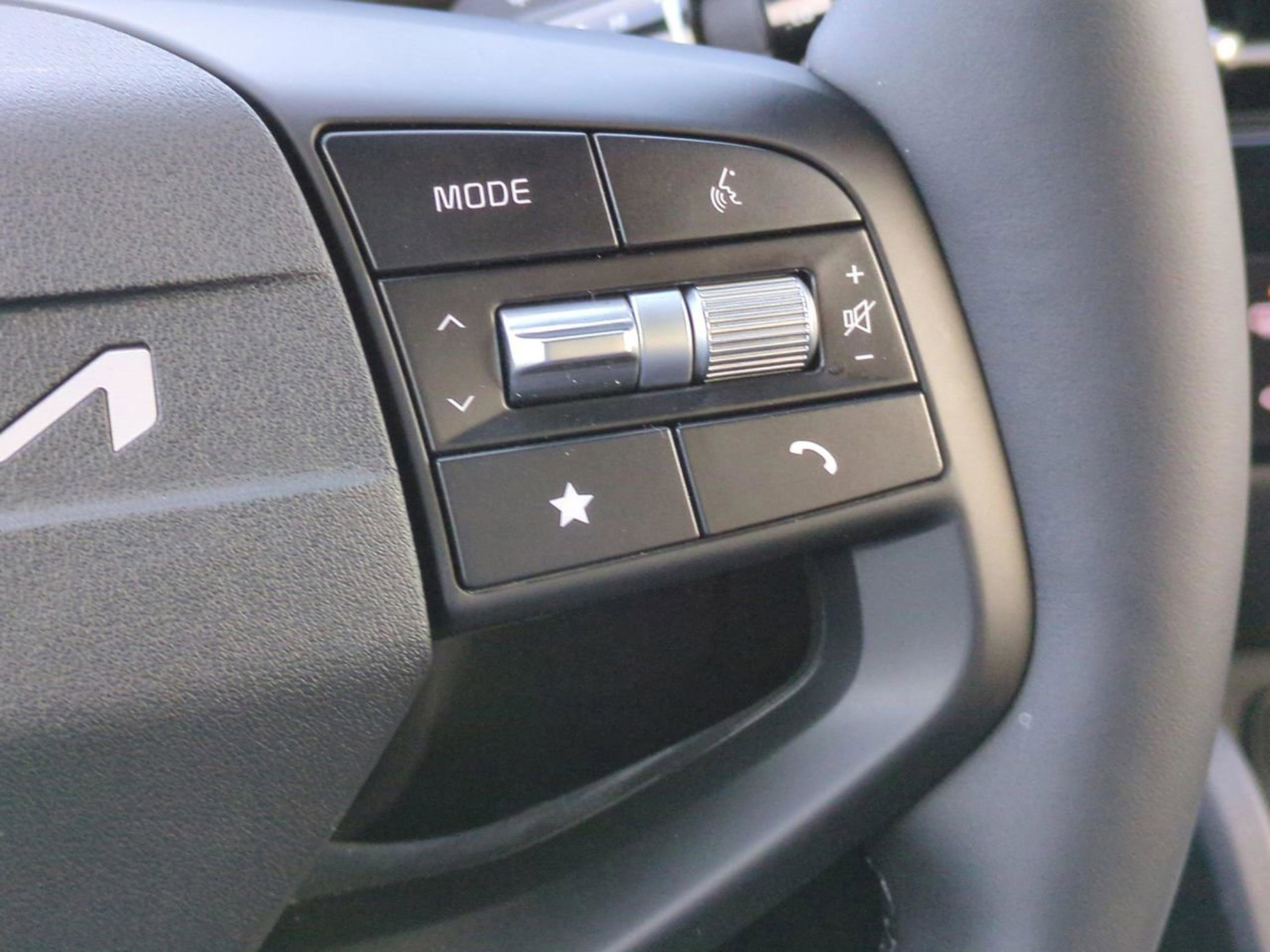 New 2026 Glacial White Pearl Kia EX image 30