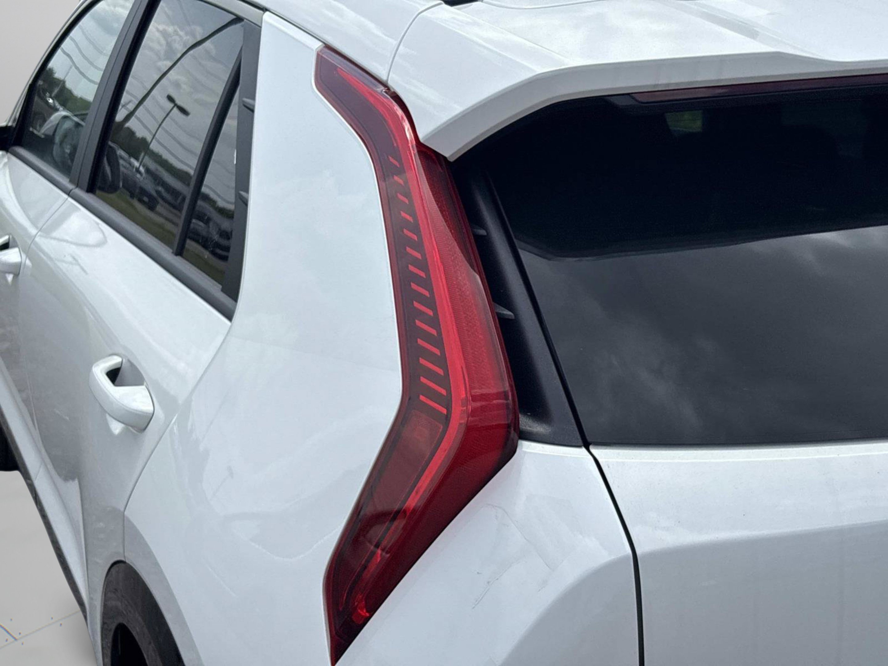New 2026 Snow White Pearl Kia WIND image 11