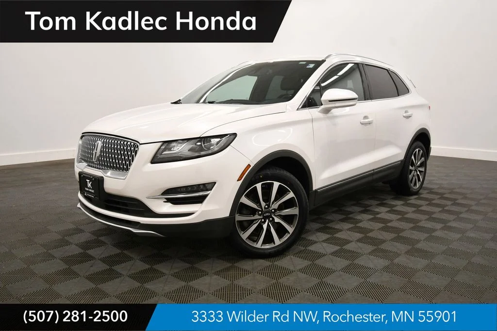 Used 2019 White Lincoln Reserve image 1