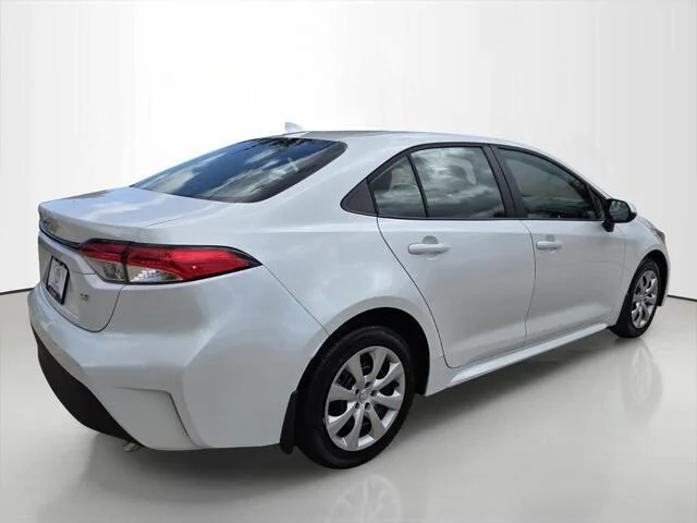Used 2026 Wind Chill Pearl Toyota LE image 5