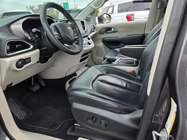 Used 2022 Gray Chrysler Touring L image 11