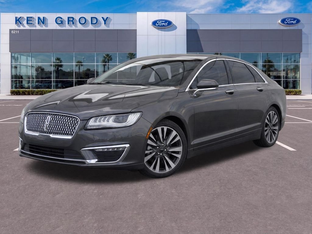Used 2017 Gray Lincoln Reserve image 3