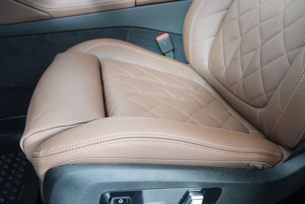 Used 2027 Green Metallic BMW xDrive40i image 9