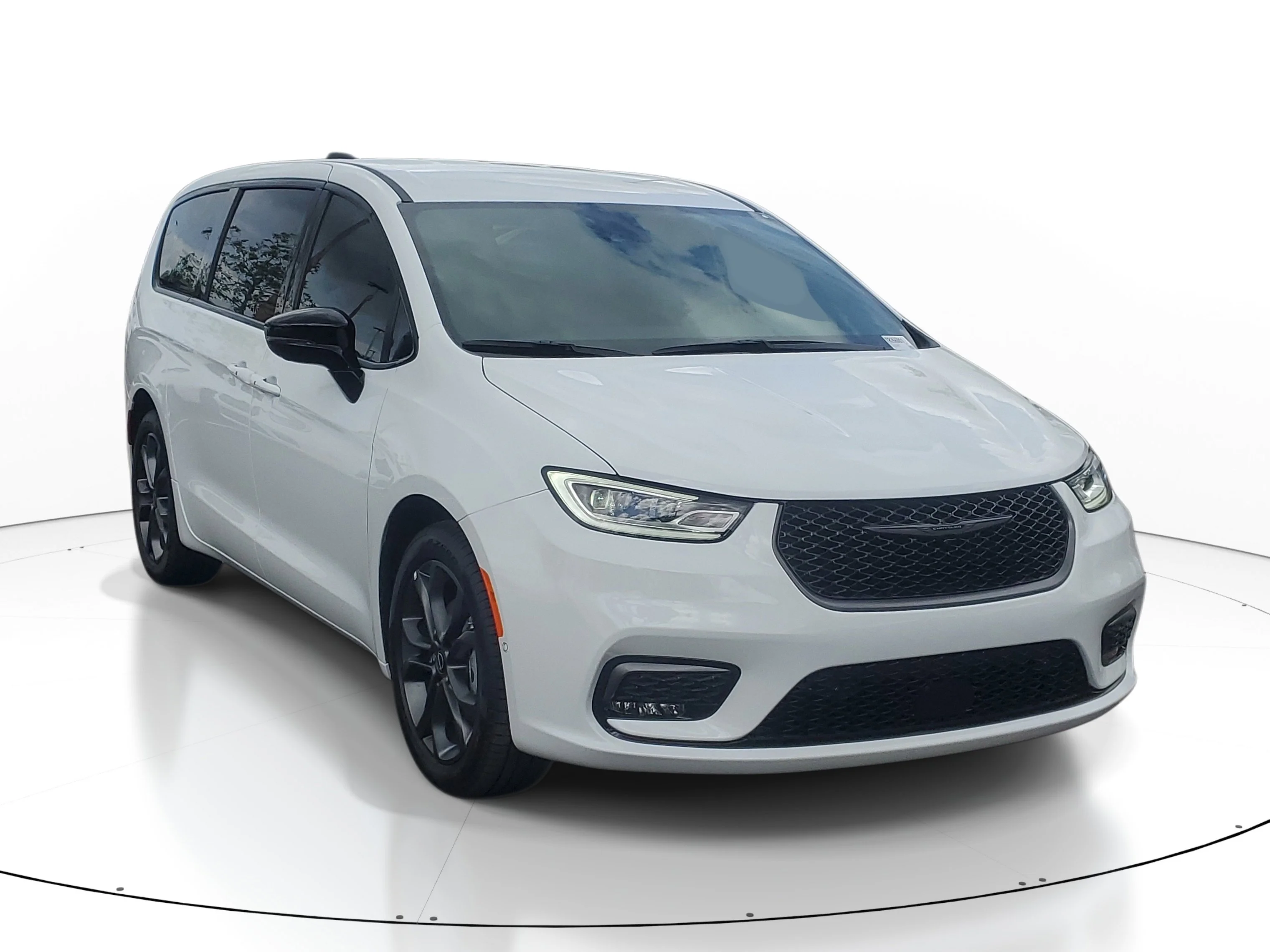 2026 Chrysler Pacifica Select's photo