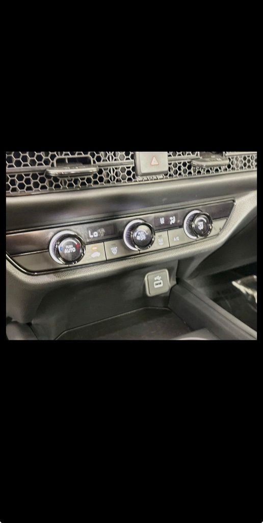 Used 2025 Platinum White Pearl Honda Sport image 17