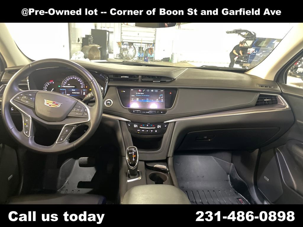 Used 2017 RADIANT SILVER METALLIC Cadillac Luxury AWD image 18