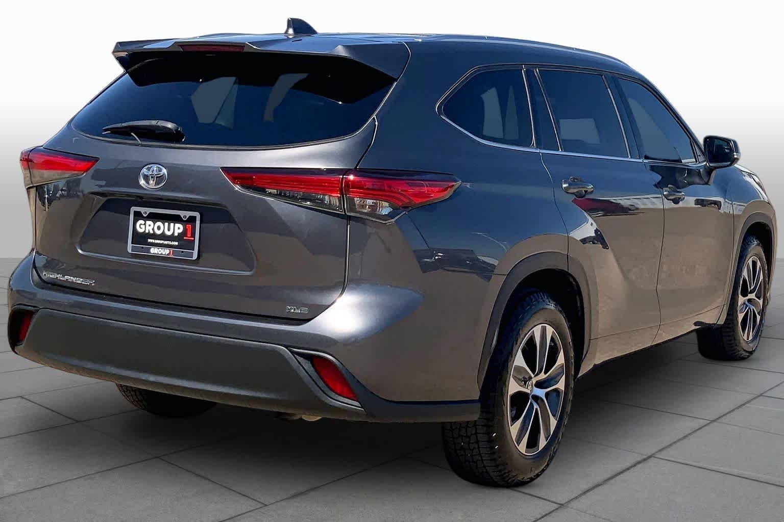 Used 2020 Magnetic Gray Metallic Toyota XLE image 13