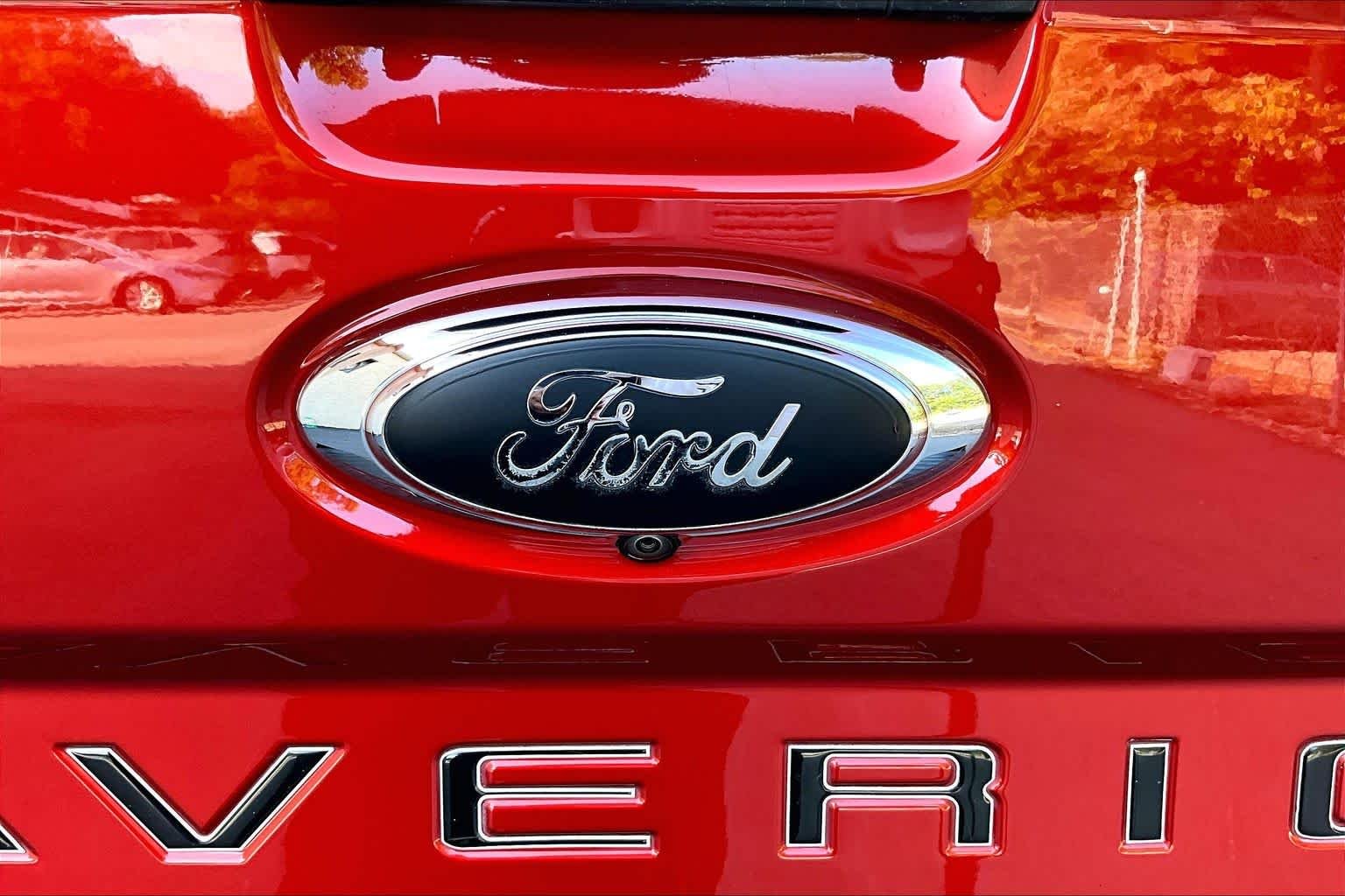 Used 2023 Hot Pepper Red Tinted Clearcoat Ford XLT image 31