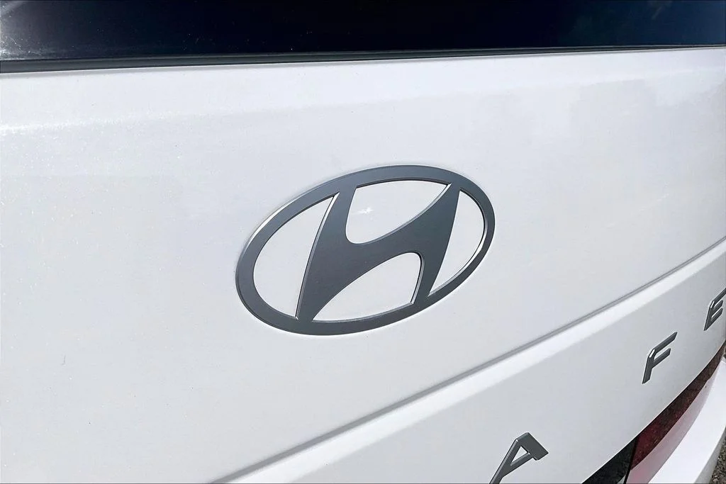 2025 Hyundai Santa Fe Limited - Photo 8
