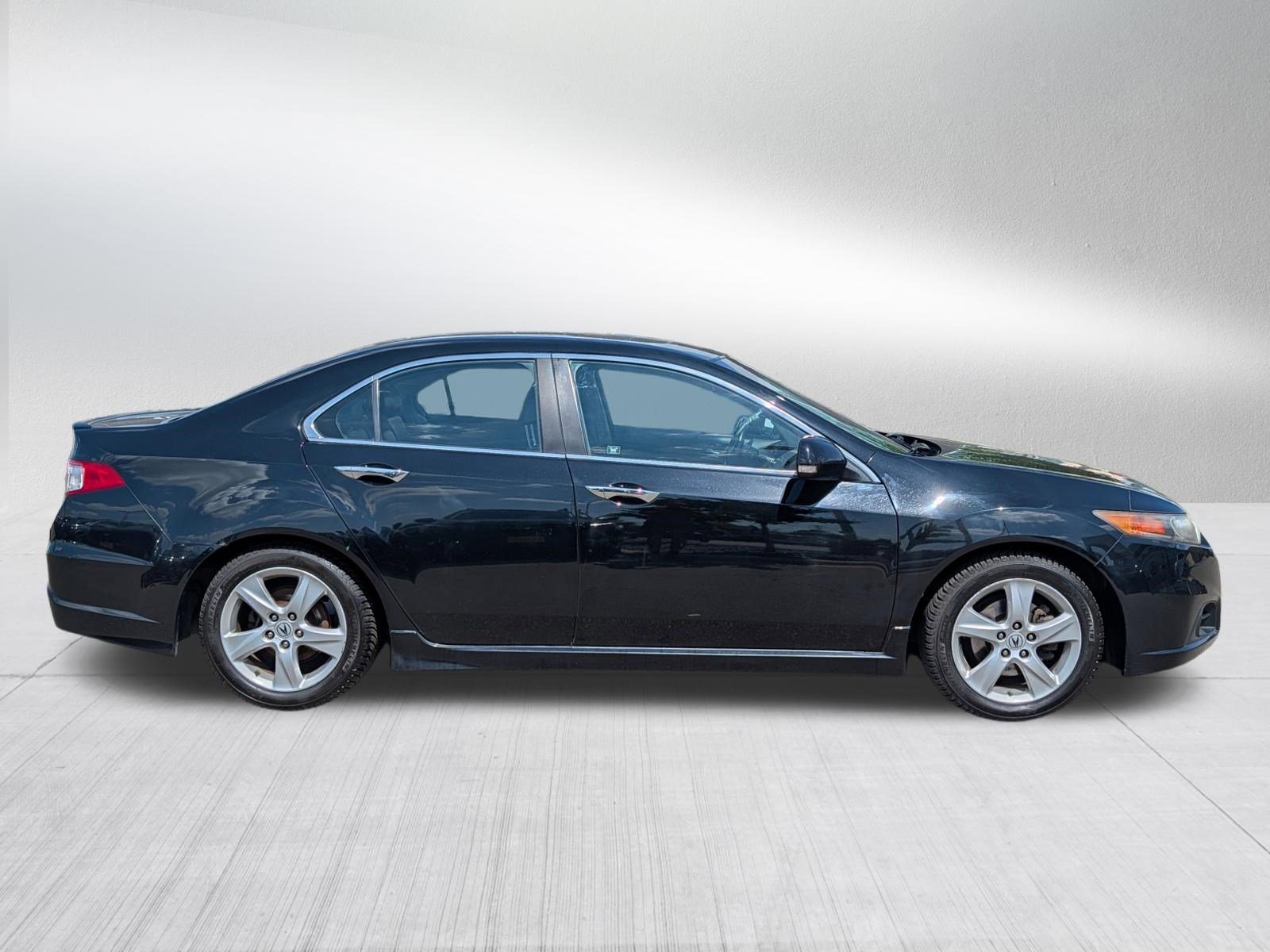 Used 2010 Crystal Black Pearl Acura  image 8