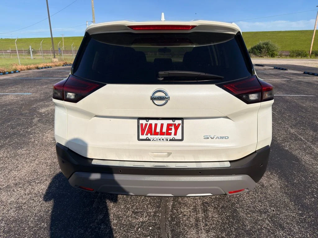 Used 2021 White Nissan SV image 12