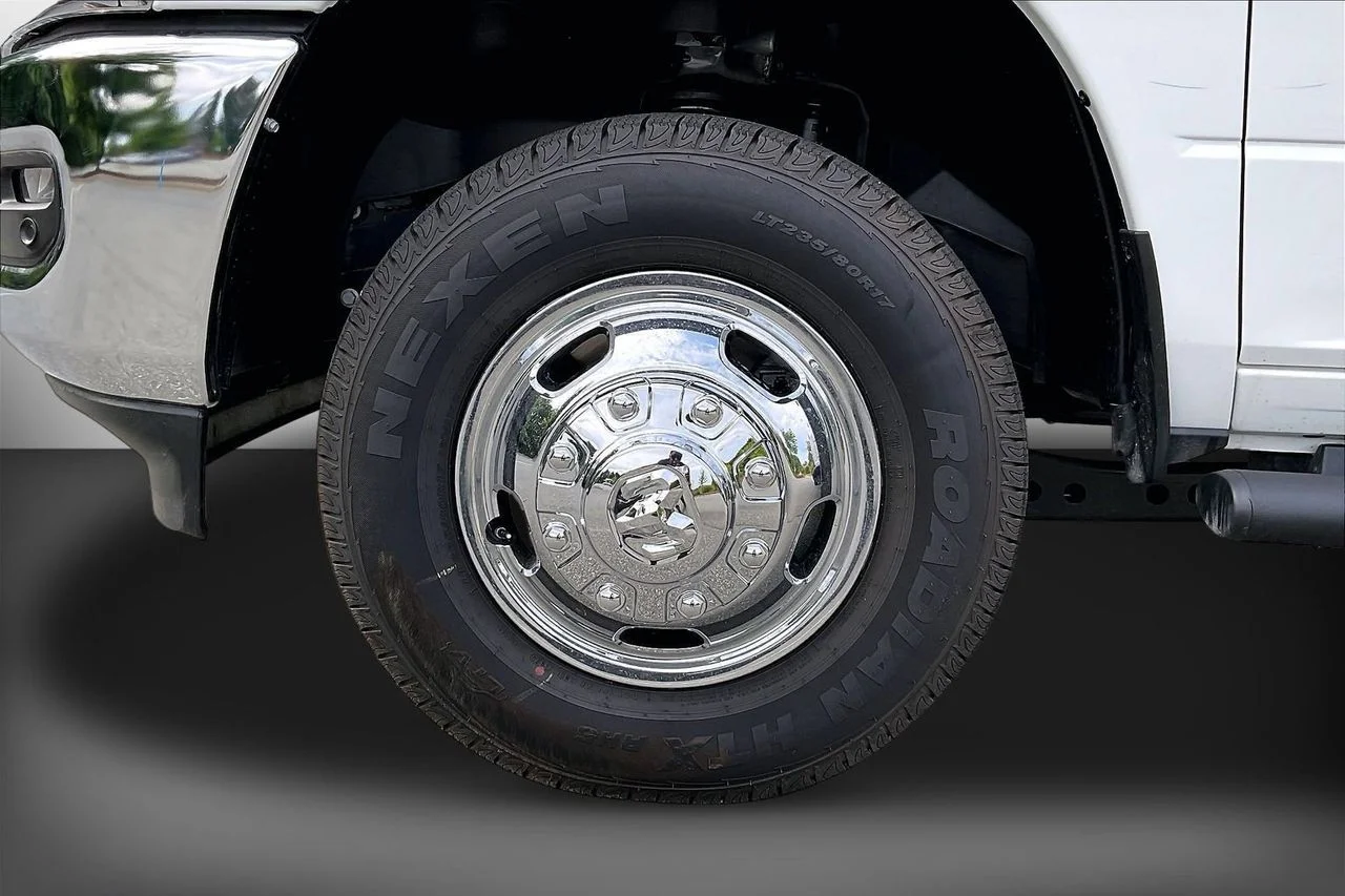 New 2026 Bright White Clear-Coat Exterior Paint RAM Tradesman image 28