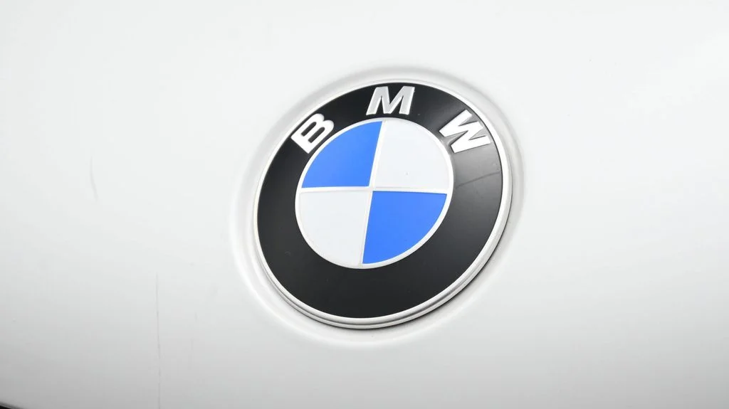 Used 2024 White BMW sDrive40i image 19