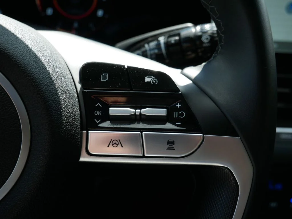 Certified Used 2025  Hyundai SEL Convenience image 19