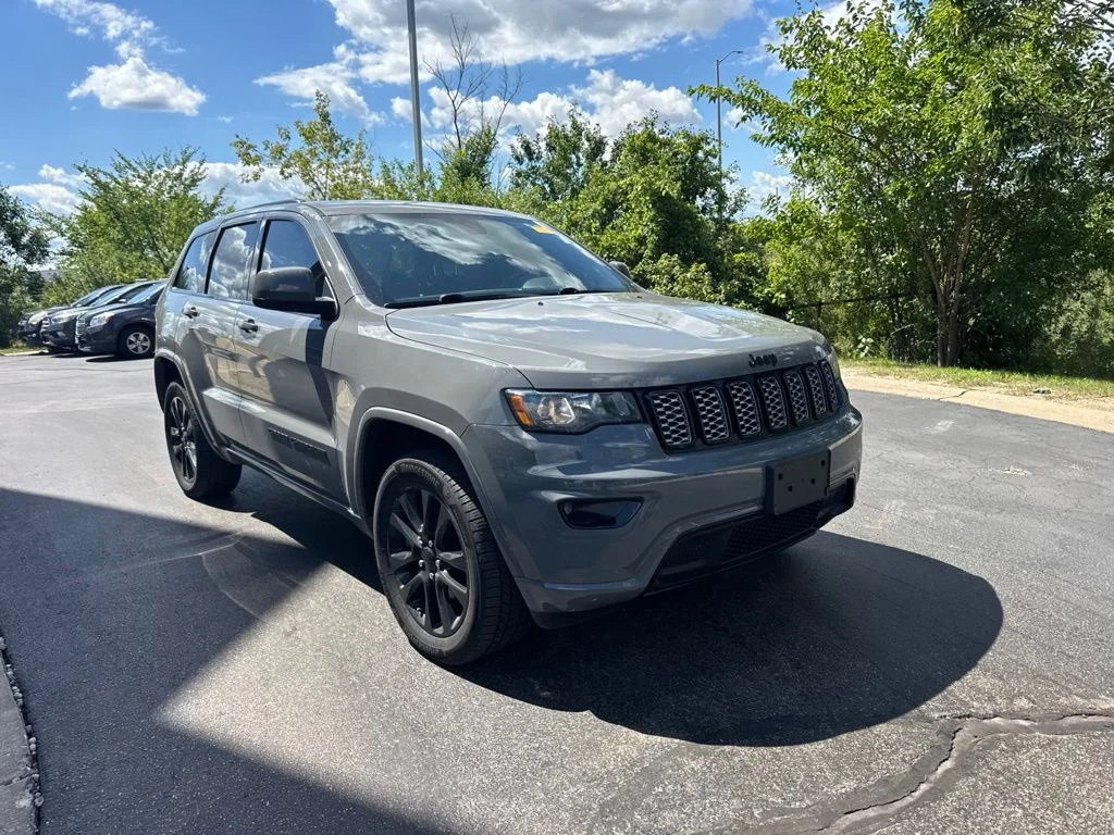 Used 2020 Gray Jeep Altitude image 3