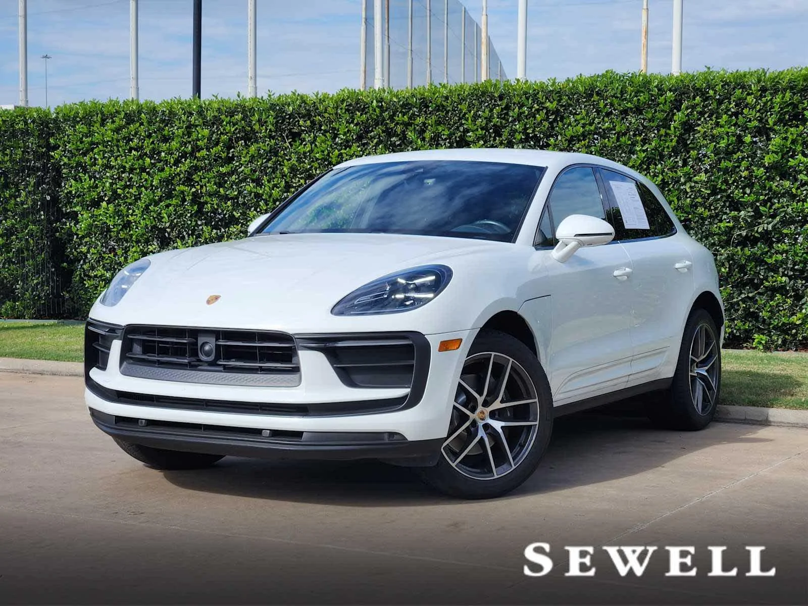 2023 Porsche Macan T's photo