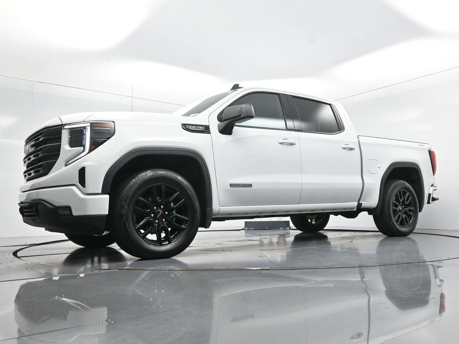 Used 2024 Summit White GMC Elevation image 44