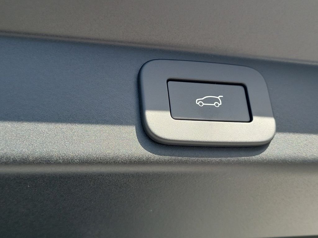 New 2026 Fuji White LAND ROVER Dynamic SE image 12