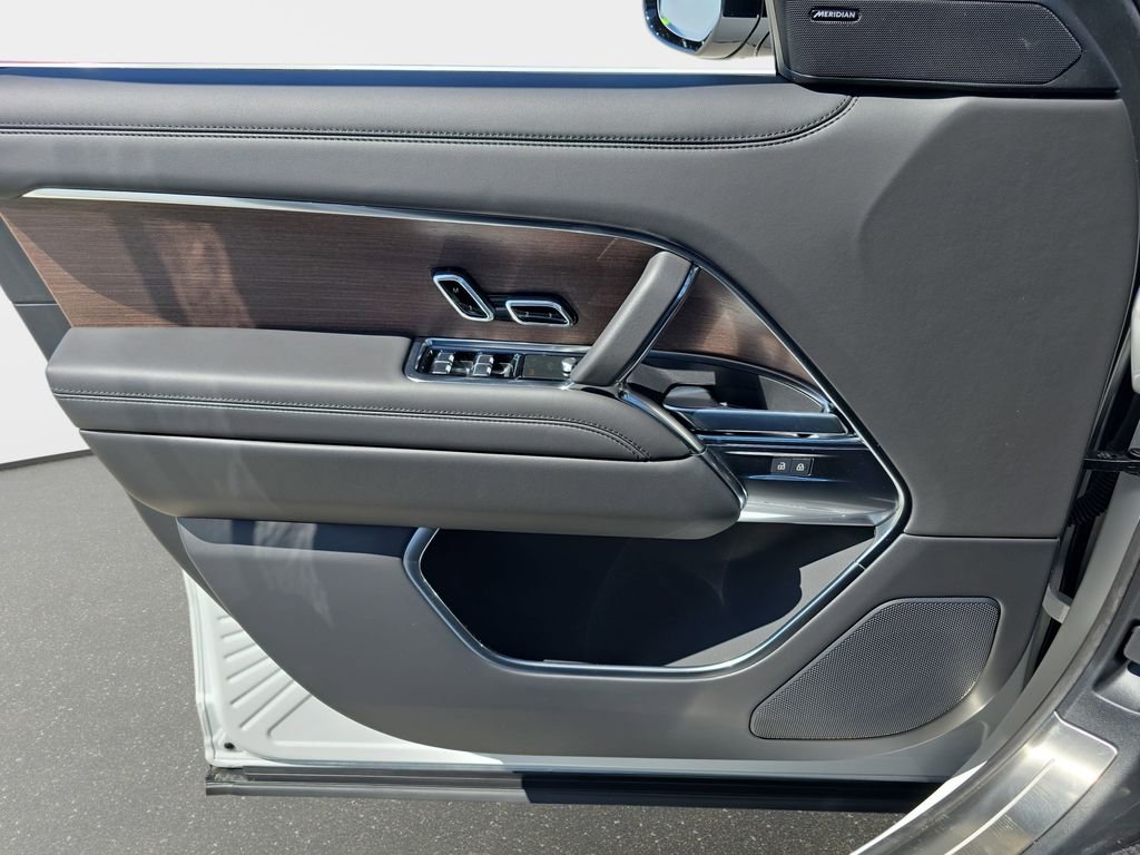 New 2026 Fuji White Land Rover SE LWB image 29