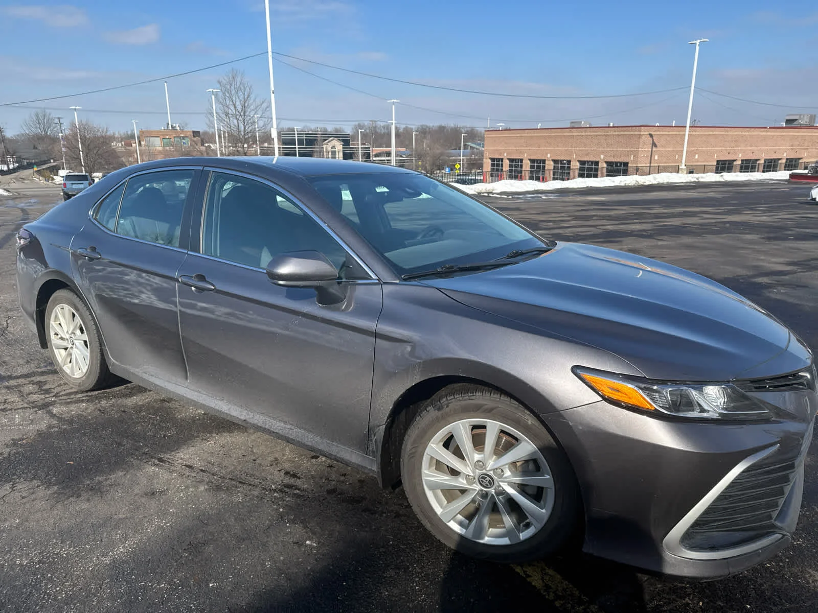 2023 Toyota Camry LE's photo