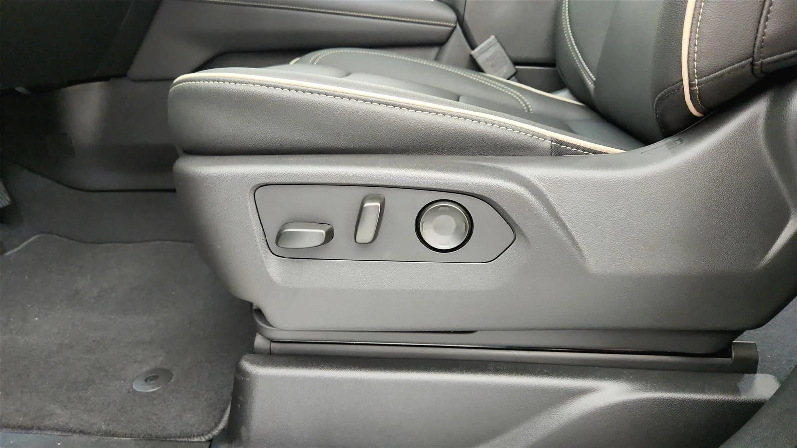 2026 Chevrolet Tahoe Premier - Photo 38