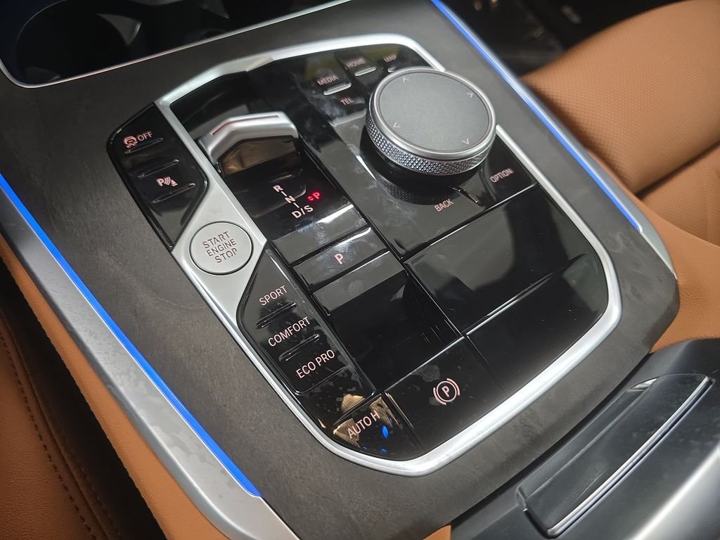 New 2026 Mineral White Metallic BMW sDrive40i image 13
