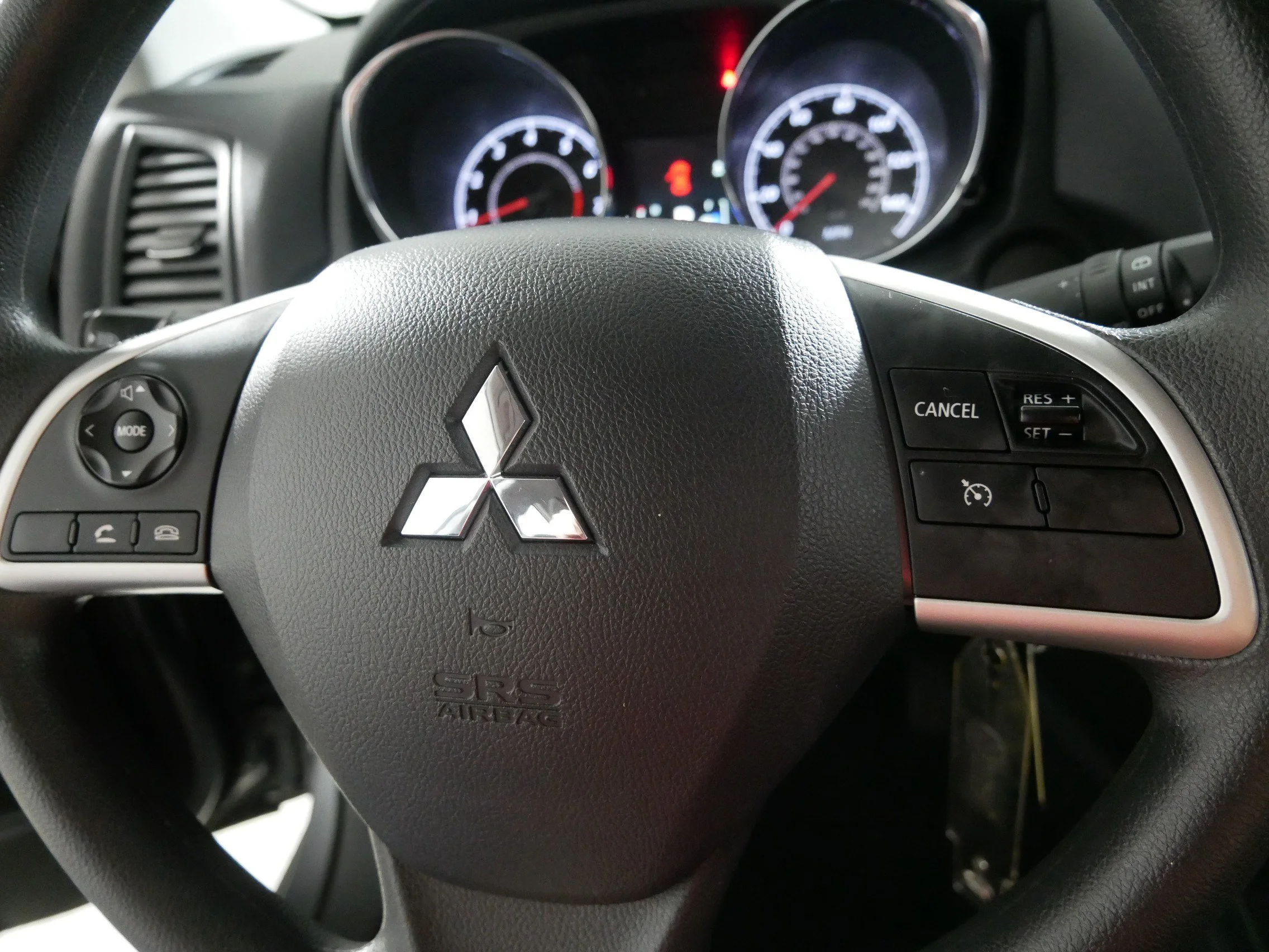 Used 2025 Mercury Gray Metallic Mitsubishi ES image 25