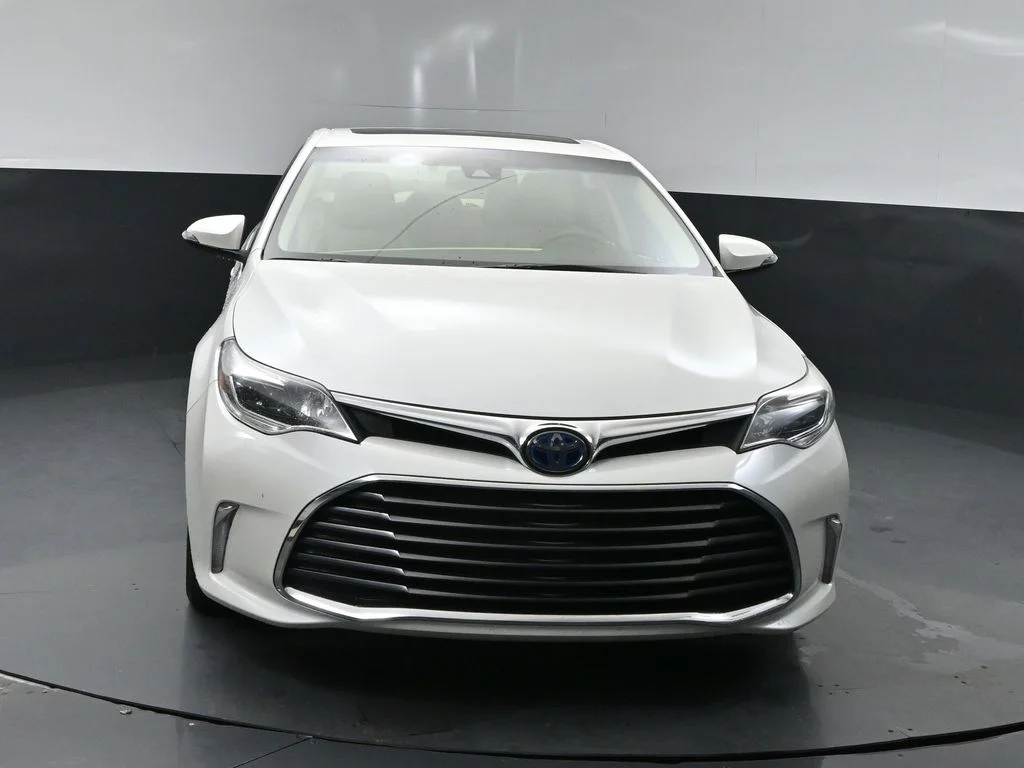 Used 2018 Blizzard Pearl Toyota XLE Premium image 6